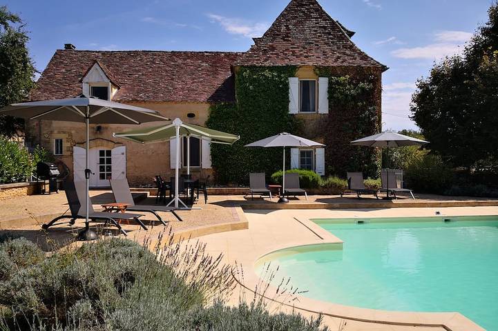 Location de vacances pour 8 personnes, avec jardin et jacuzzi à Pezuls