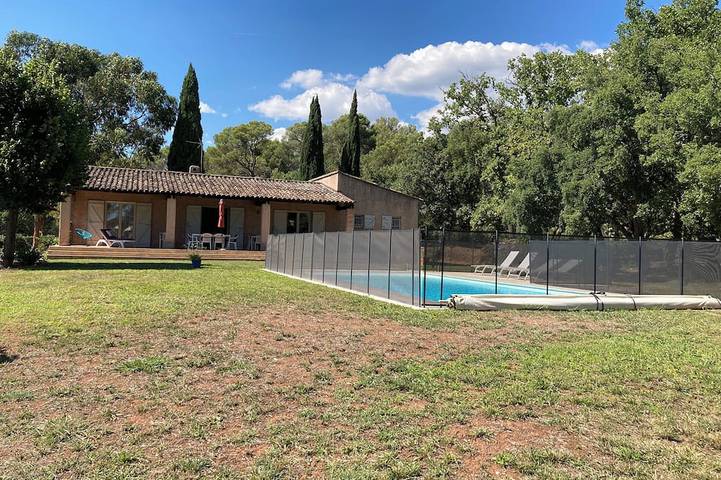 Location de vacances pour 7 personnes, avec terrasse et jardin, animaux acceptés à Solliès-Pont