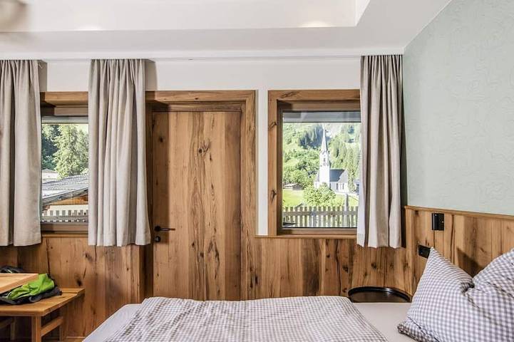 Hütte für 2 Personen, mit Terrasse und Garten sowie Pool und Sauna in Schröcken