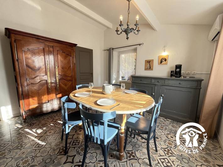 Gîte pour 6 personnes, avec piscine et jardin