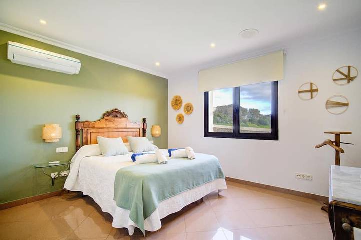 Location de vacances pour 8 personnes, avec Jacuzzi ainsi que Terrasse et Jardin à Alaior - 4