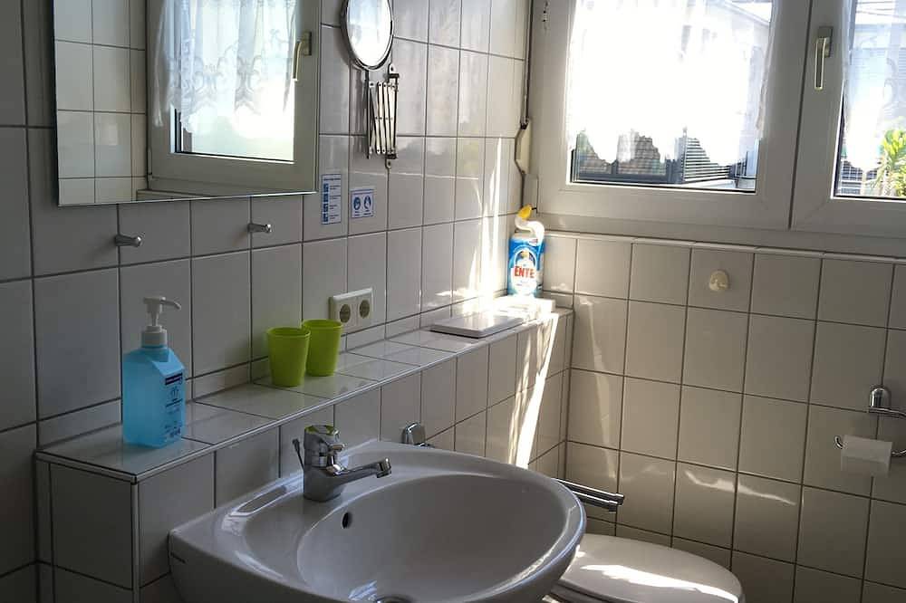 Ganze Wohnung, Ferienwohnung  für 4 Personen mit Balkon und Blick in die Weinberge in Vogtsburg - Oberrotweil, Vogtsburg im Kaiserstuhl