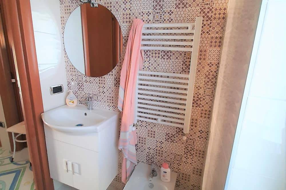Appartement entier, Apartment with a view of the sea, the mountain of Cuma and the island of Ischia. in Pouzzoles, Province de Naples