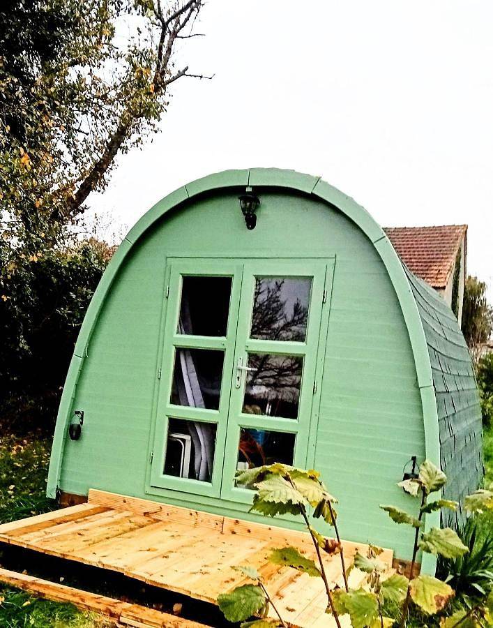Camping pour 4 personnes, avec Terrasse et Jardin ainsi que Piscine et Vue