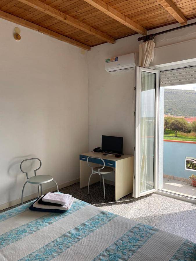 Hôtel pour 2 personnes, avec balcon ainsi que jardin et vue à Bosa Marina - 3