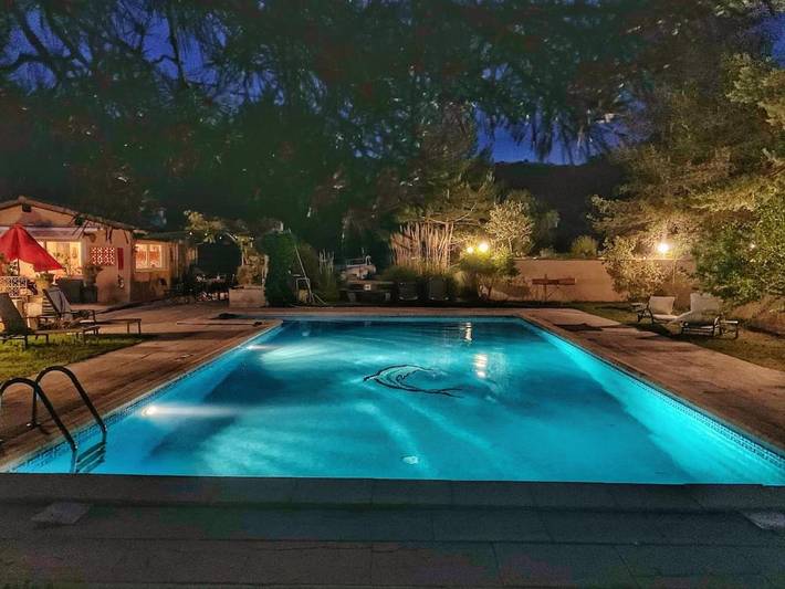 Location de vacances pour 14 personnes, avec Balcon et Jacuzzi ainsi que Terrasse et Jardin à Le Beaucet