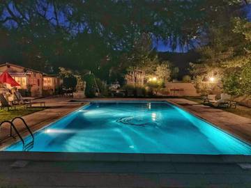 Cottage pour 14 personnes, avec piscine ainsi que jardin et vue, animaux acceptés à Le Beaucet