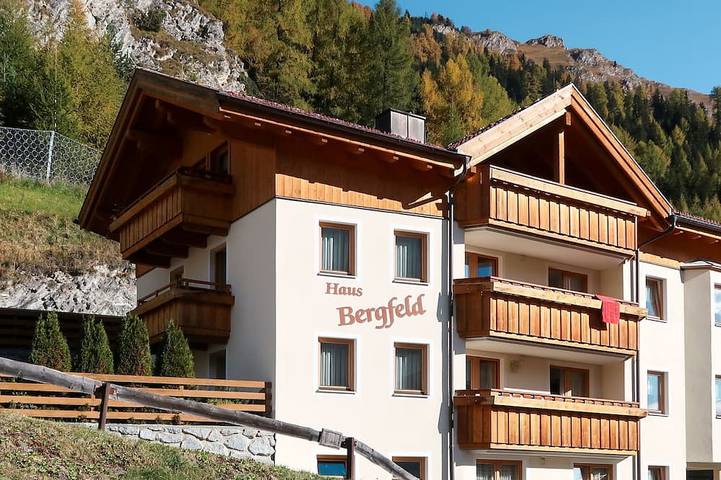 Ferienwohnung für 4 Personen, mit Balkon und Garten sowie Sauna in Spiss
