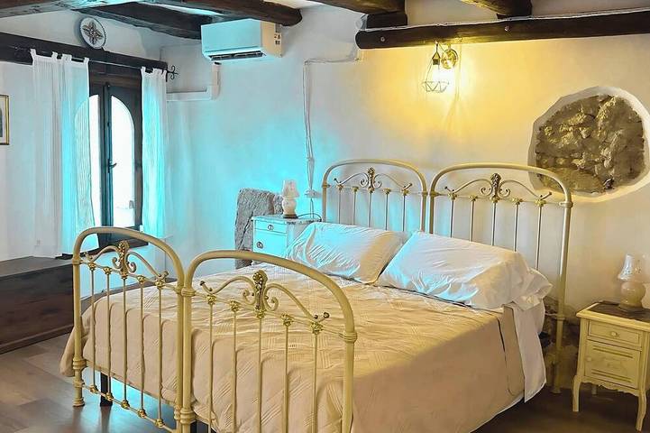 Apartamento entero, Historic Calabrian Clifftop Apartment with Panoramic Sea Views in Amantea, Provincia de Cosenza