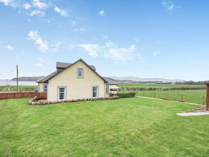 Cottage for 8 people, with Garden in Isle of Bute