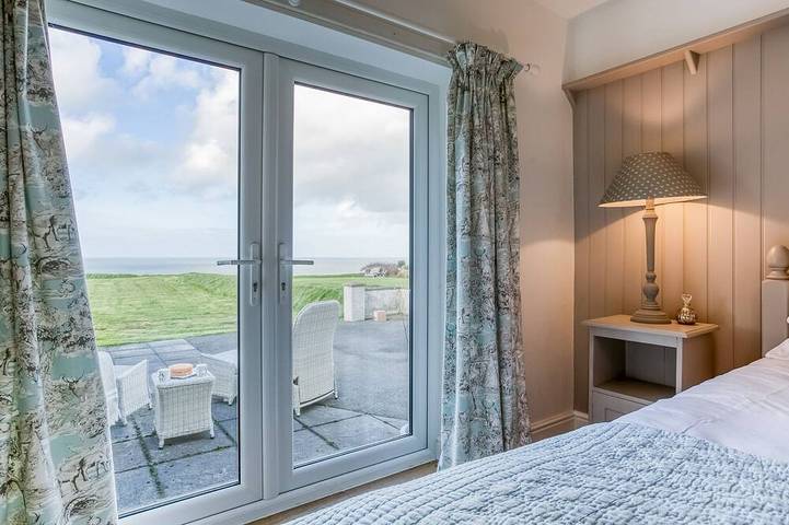 Hafan Nefyn - sleeps 8 guests  in 4 bedrooms in Nefyn, Gwynedd