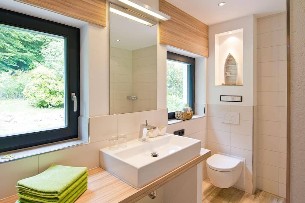 Sailhouse Edersee Ferienhaus **** - seenah, Infrarotkabine in Hemfurth-Edersee, Edertal