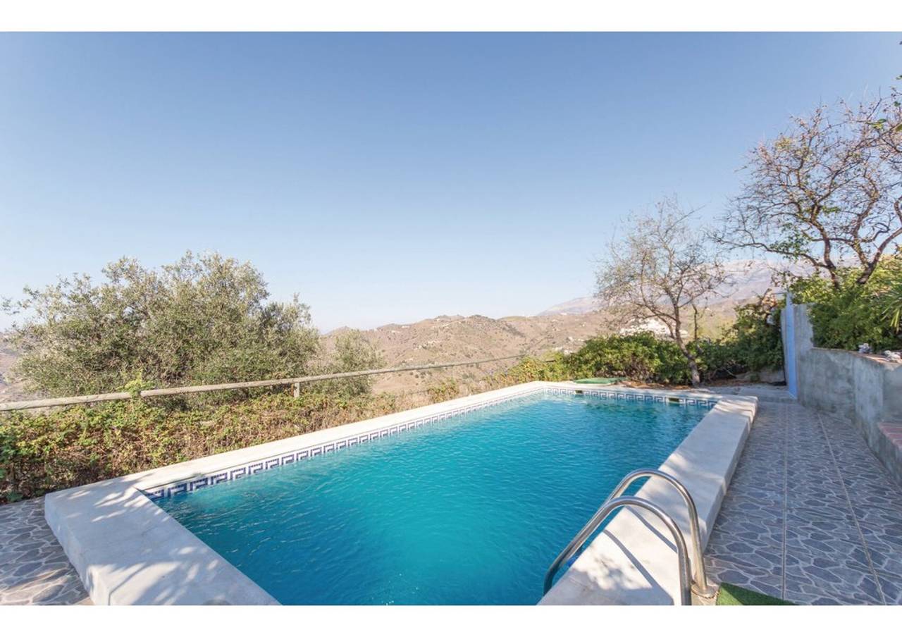Ferienhaus Encantadora Casa Rural piscina mit Berg- und Meerblick, Pool und Wlan in Sayalonga, Costa del Sol