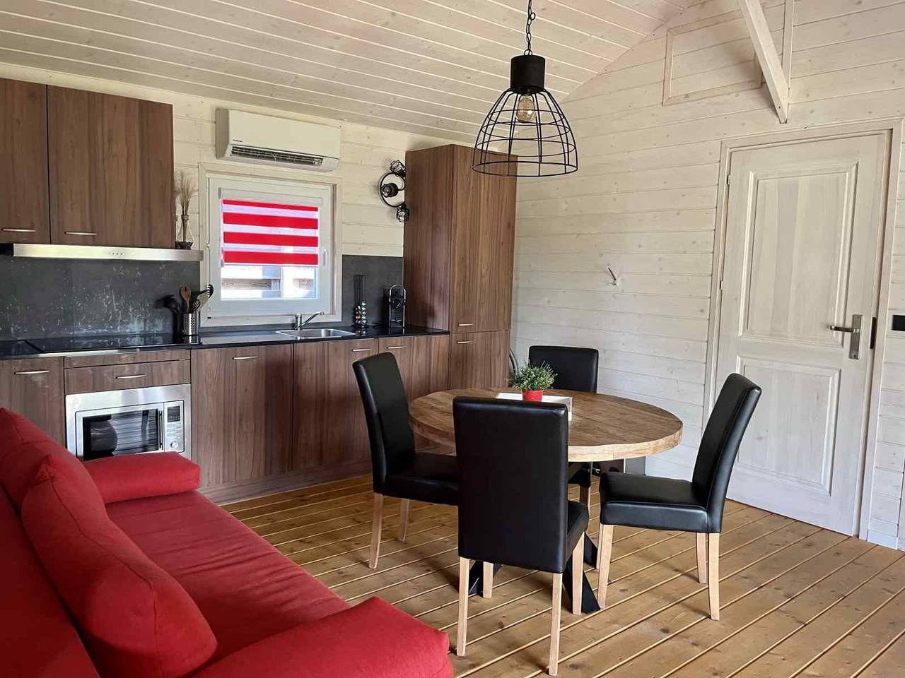 Freistehender 4-Personen-Bungalow in der Nähe des Nordseestrandes in Renesse in Noordwelle, Zeeuwse Kust