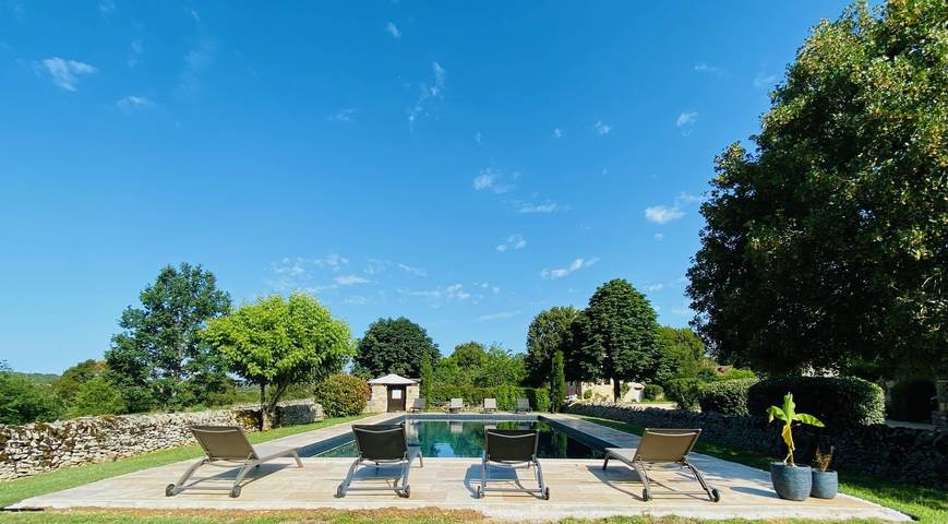 Gîte pour 25 personnes, avec piscine ainsi que terrasse et jardin dans le Lot - 2