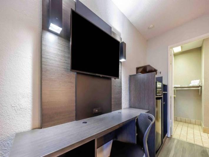 Apartamento entero, 1 cama king size | No fumadores, microondas in Lents, Portland