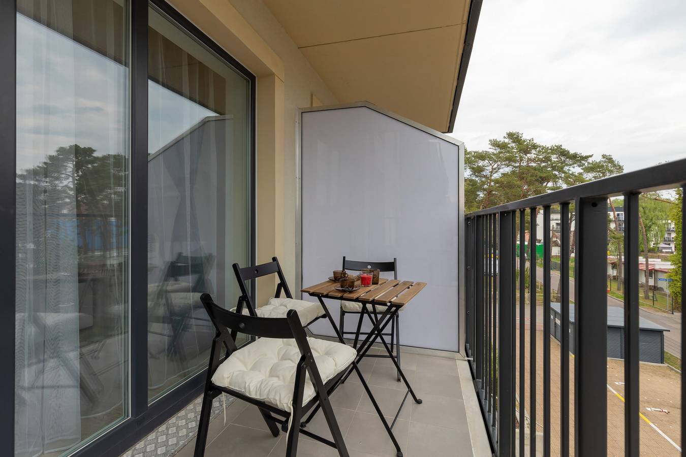 Ganze Wohnung, Modern Apartment with Balcony | 250 m to the Beach in Międzywodzie, Wollin