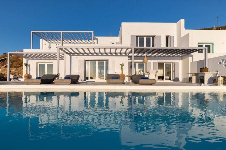 Villa for 8 people, with terrace in Syros