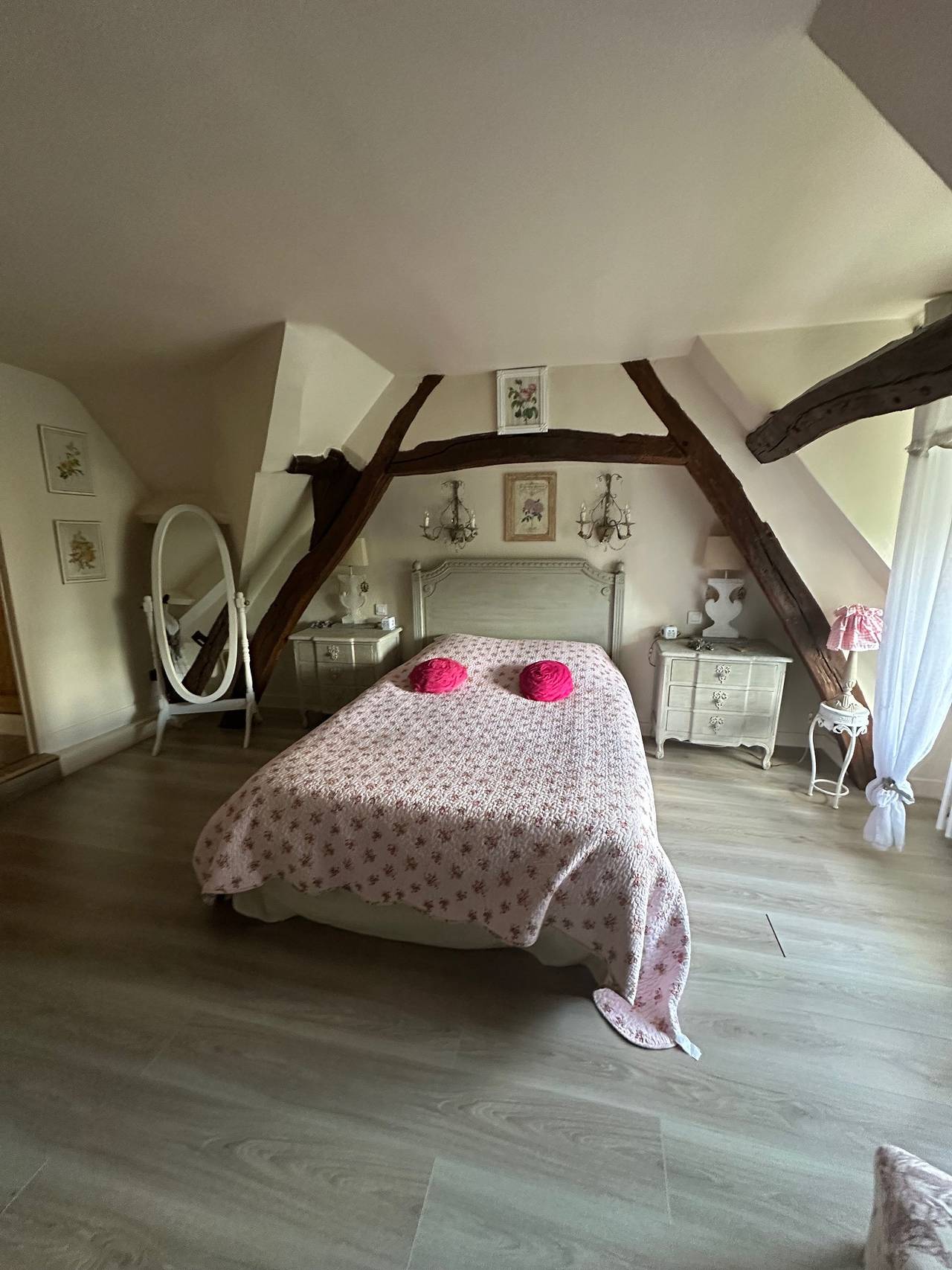 Bed and Breakfast 'English Roses' mit privatem Pool, Gemeinschaftsgarten und Wlan in Suzay, Les Andelys und Umgebung