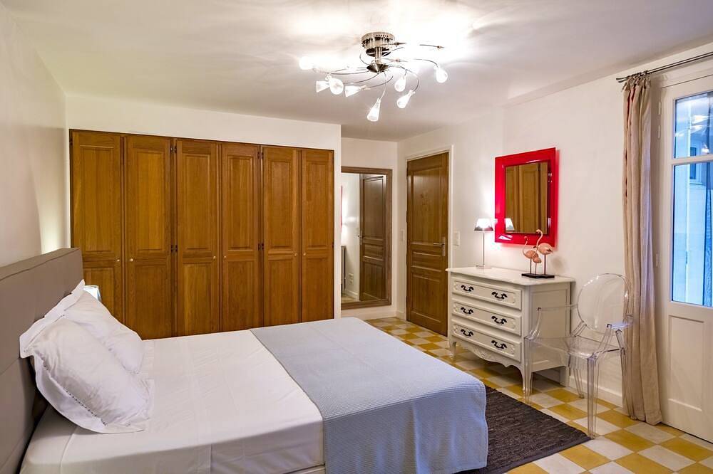 Ferienhaus-Poolblick-Familie-Ensuite mit Bad in Port-Saint-Louis-du-Rhône, Mittelmeerküste (Frankreich)