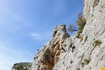 Camping pour 6 Personnes dans Orgone, Région d'Arles, Photo 4