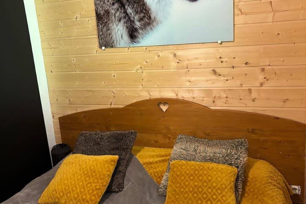 Demi Chalet Nathosam in La Joue du Loup, Le Dévoluy