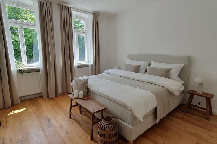 Ganze Wohnung, Charmante Ferienwohnung (90qm) mit Balkon in besonderer Lage in Werneck, Maindreieck