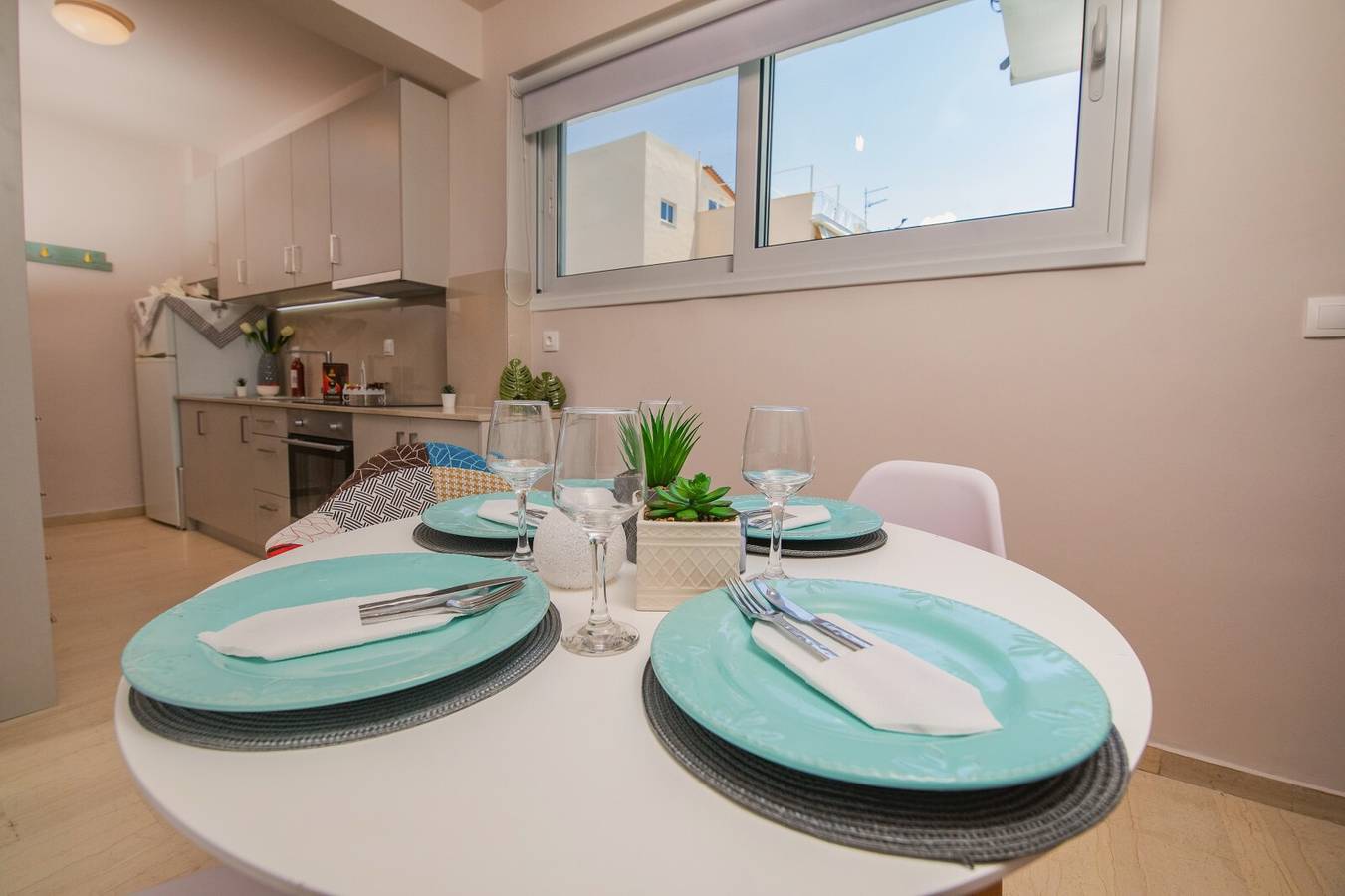 Geheel appartement, Appartement 'Mantisses Studio' met gedeeld terras, draadloos internet en airconditioning in Kalamata, Messenia