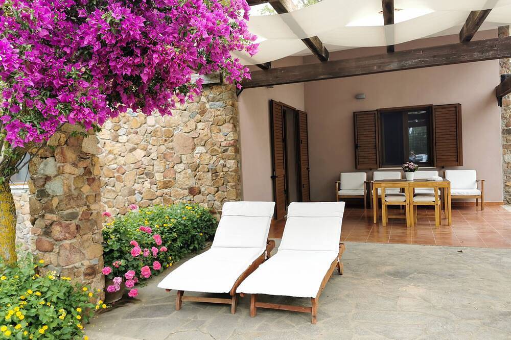 Suestellas, House quiet, relaxing, wifi, eco-friendly, surrounded by greenery in Teulada, Cagliari Province