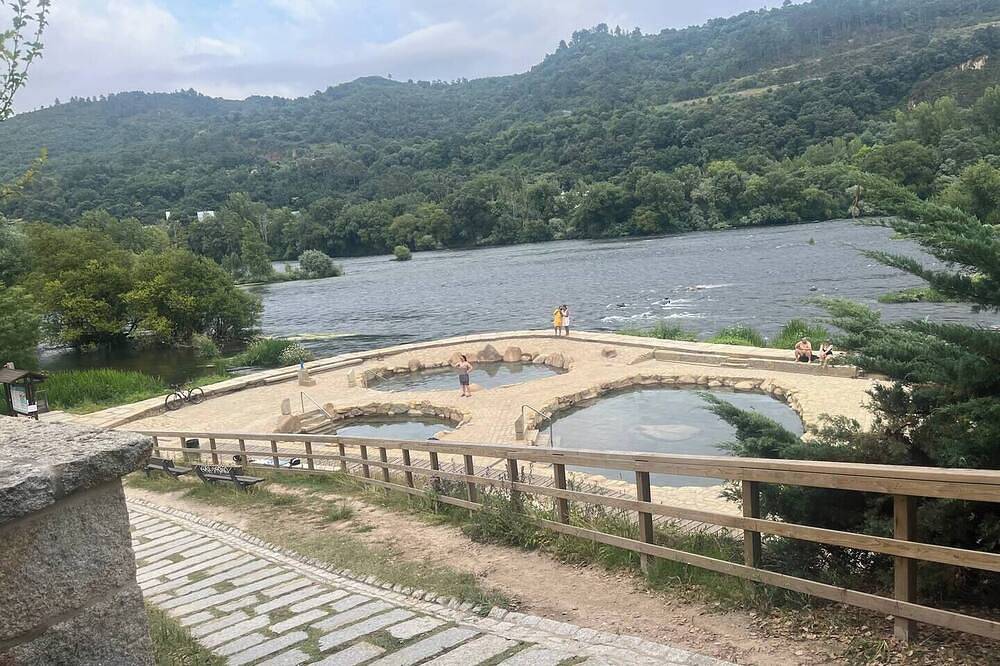 Entire apartment, Apartment Artur ( near the spa ) Rúa Astureses in O Carballiño, Ourense Region