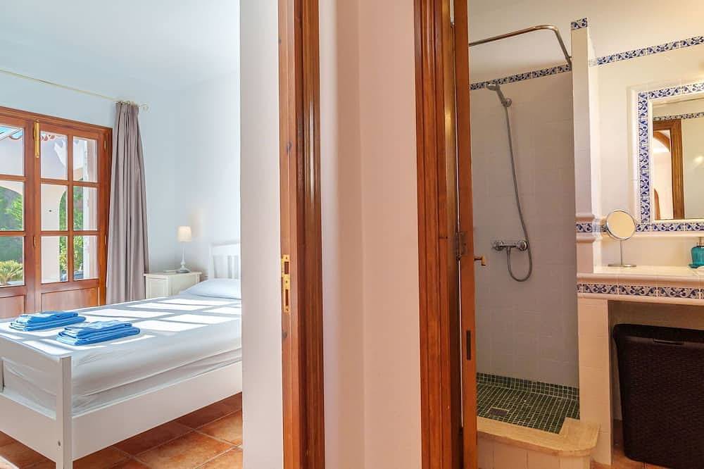 Apartamento entero, Acogedor apartamento para 4 personas con Wifi, piscina, A/C, Tv, terraza y aparcamiento in Cales de Mallorca, Manacor