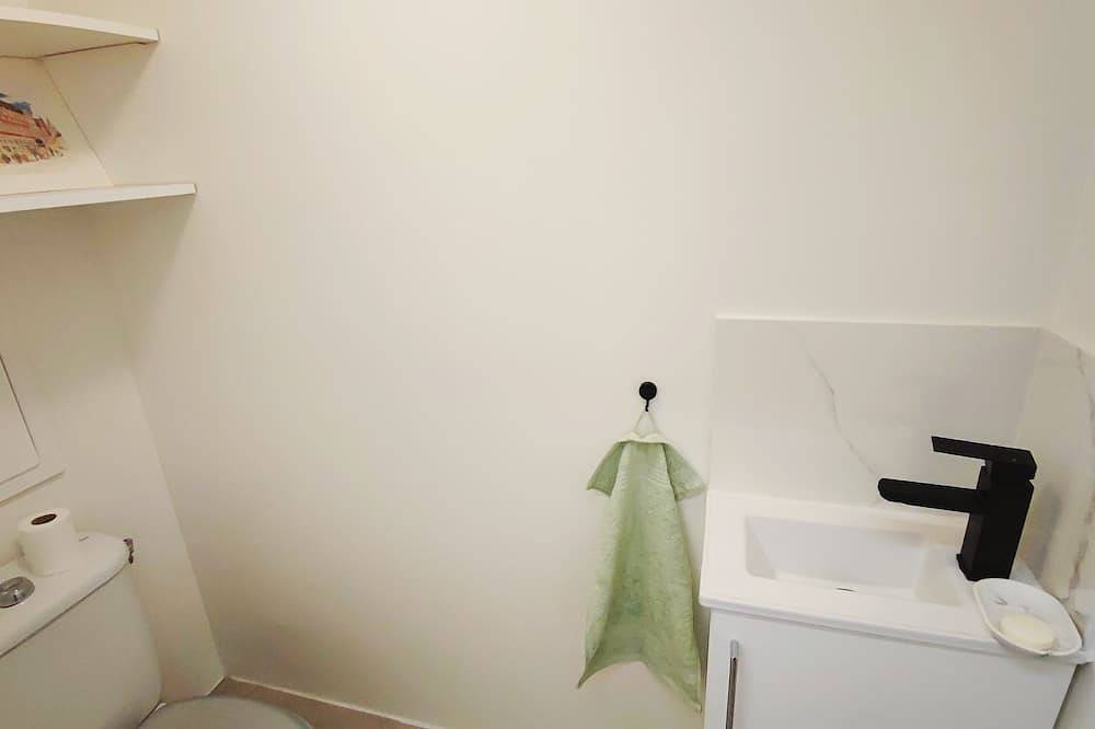 Appartement entier, Y Space  à 200m de la gare de St. Quentin en Yvelines, 10 minutes de Versailles in Montigny-le-Bretonneux, Yvelines