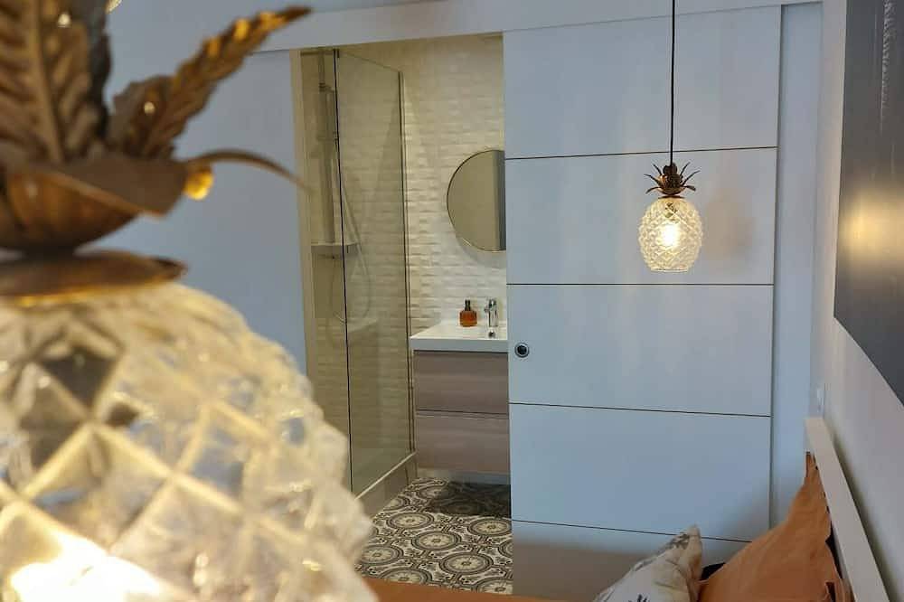 Apartamento entero, Le Bompard*** 50 m² Art Deco villa with garden in Rodez, Aveyron (desambiguación)