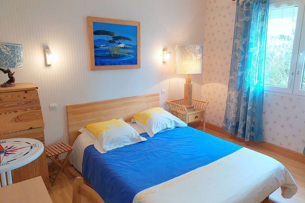 Chalet in Aber Wrach near Sandy Beaches in Landéda, Brest region