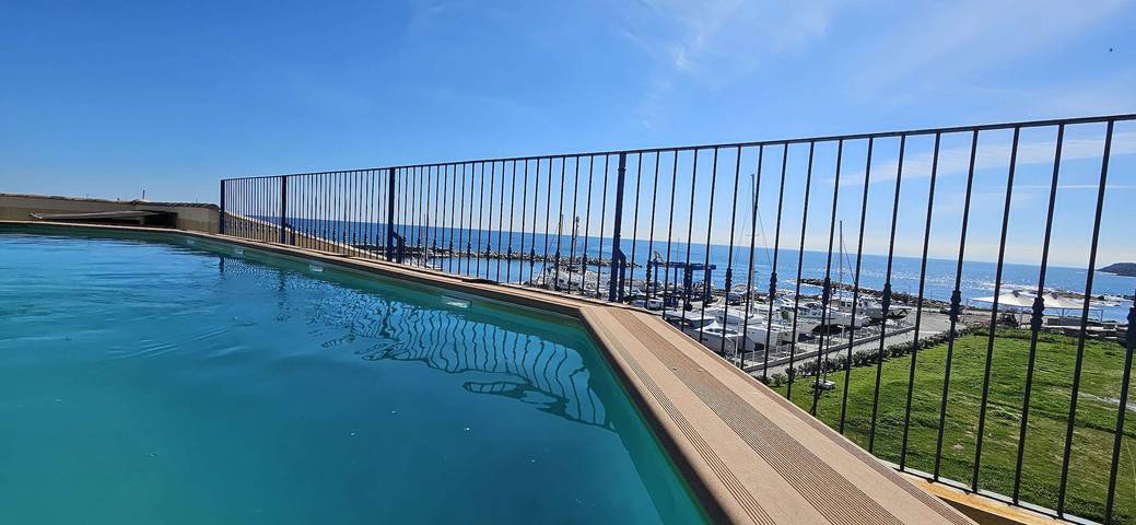 Appartement de vacances pour 4 personnes, avec piscine et terrasse