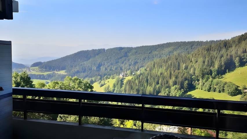Ολόκληρο το διαμέρισμα, Apartment with Swimming Pool, Mountain Views, Balcony and Wi-Fi in Mittelkärnten