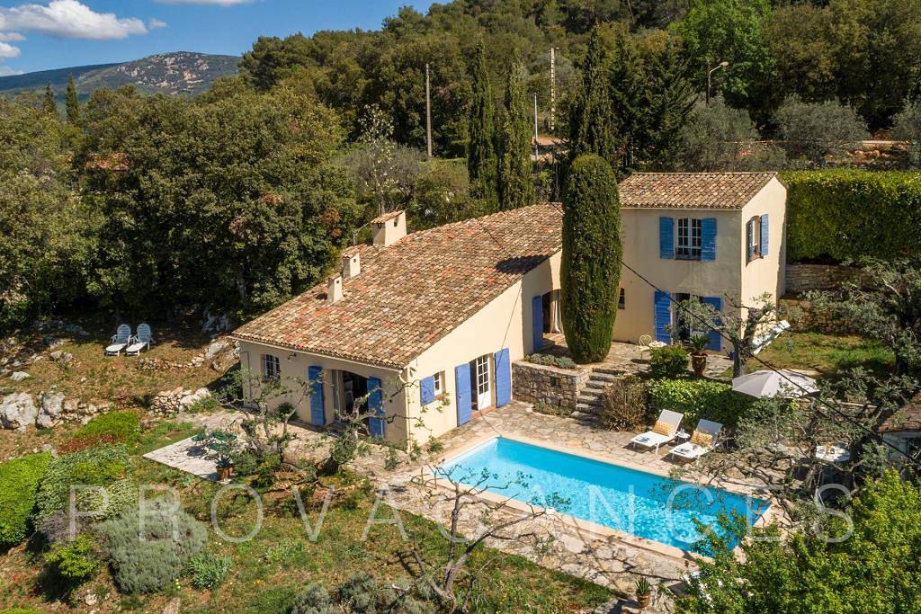 Charming holiday home with beautiful views of the village in Claviers, Region de Draguignan
