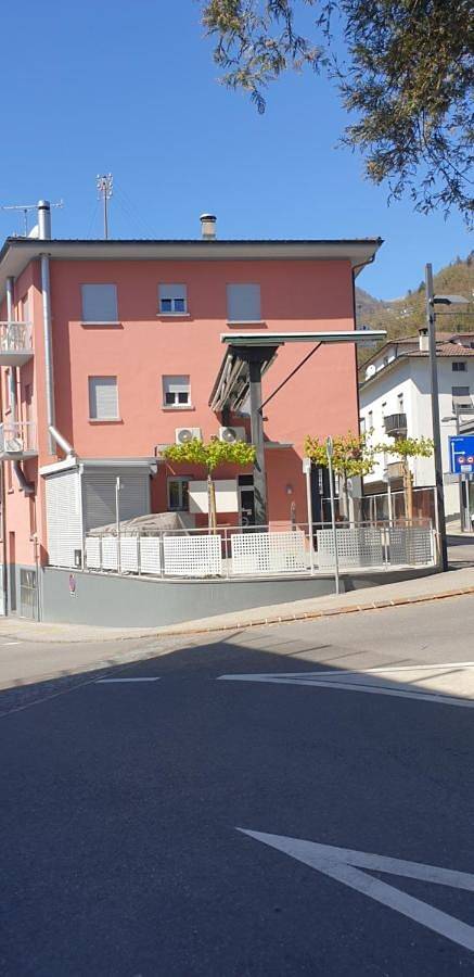 Hotel, mit Balkon und Terrasse sowie Garten und Seeblick in Gordola