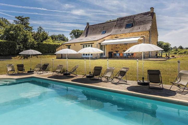 Location de vacances pour 12 personnes, avec Terrasse et Jardin à Nabirat