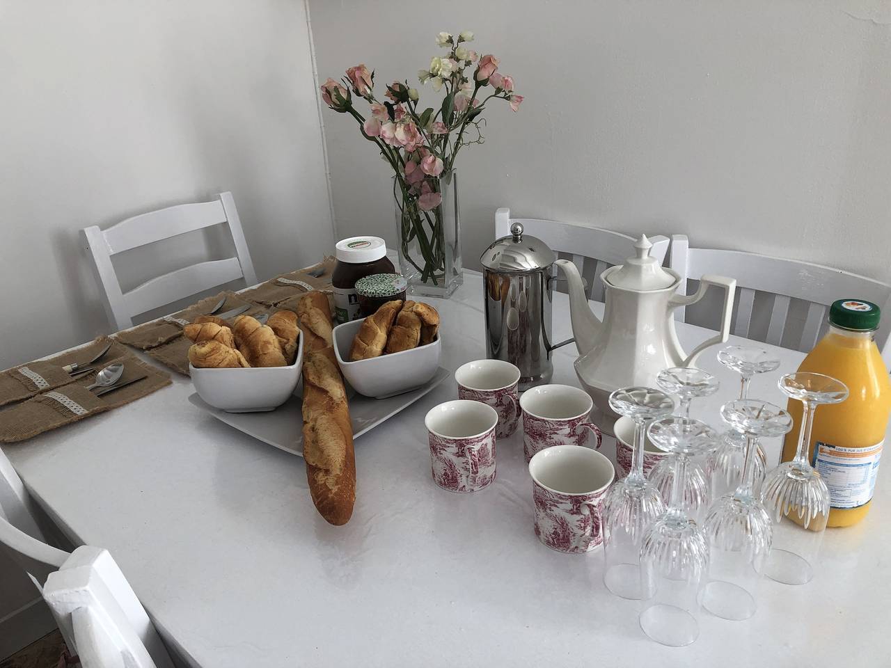 Gite des Roses Sleeps 6 with Gardens in Oradour-Fanais, Charente