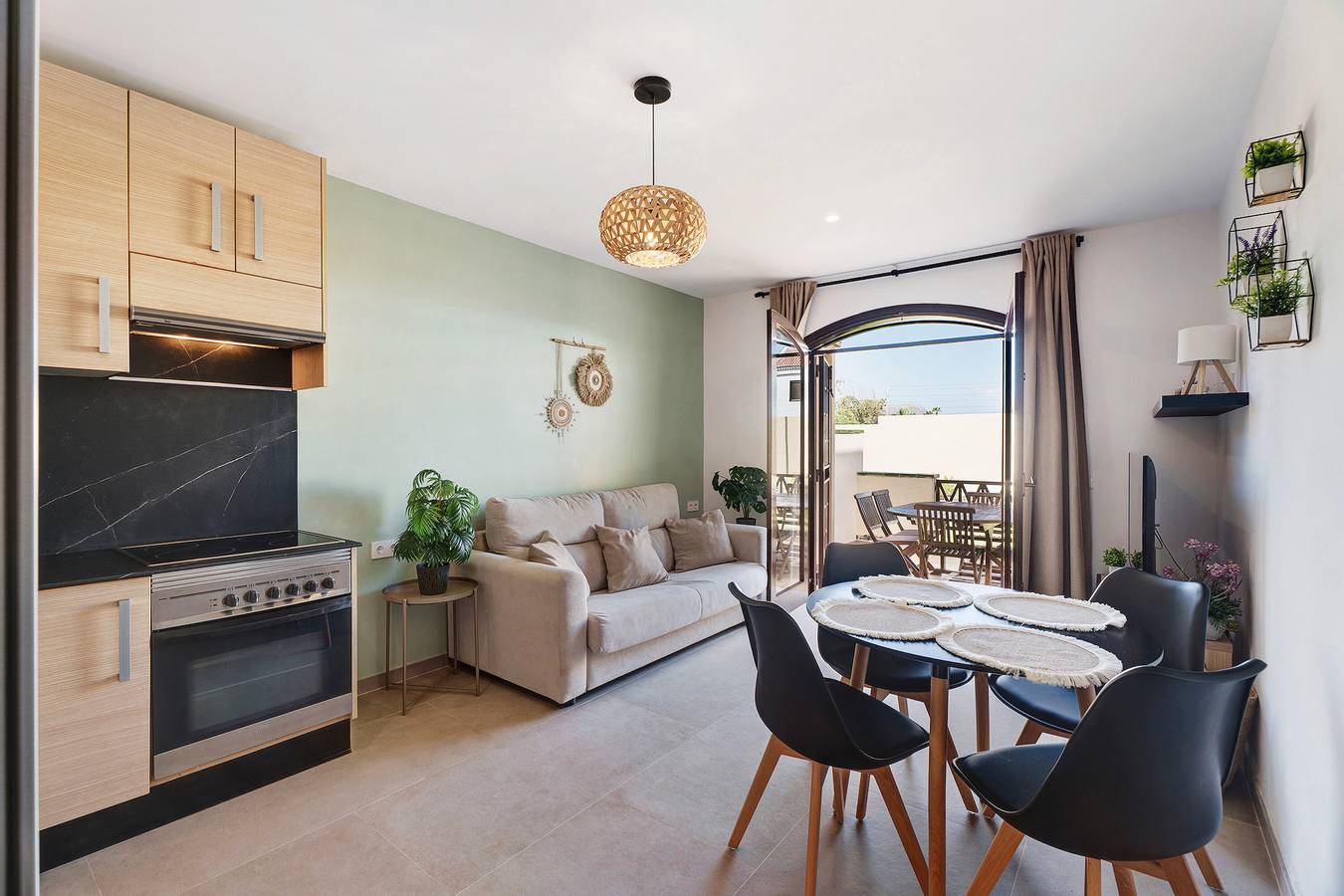 Appartement entier, Vacances à la 'Casa Tagoro Dream' avec piscine partagée, terrasse privée et Wi-Fi in Costa del Silencio, Arona