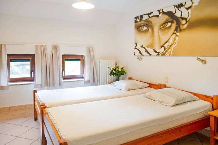 Location de vacances pour 23 personnes, avec terrasse ainsi que jardin et sauna dans Longfaye - 2