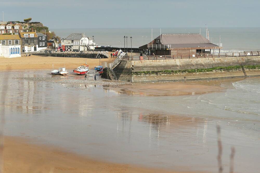 Holiday Home for 9 People in Broadstairs, Kent