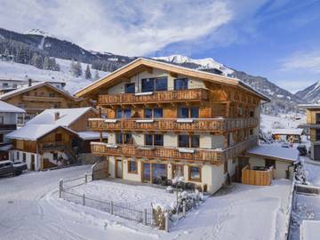 Ferienwohnung für 8 Personen, mit Ausblick und Sauna sowie Terrasse in Lermoos