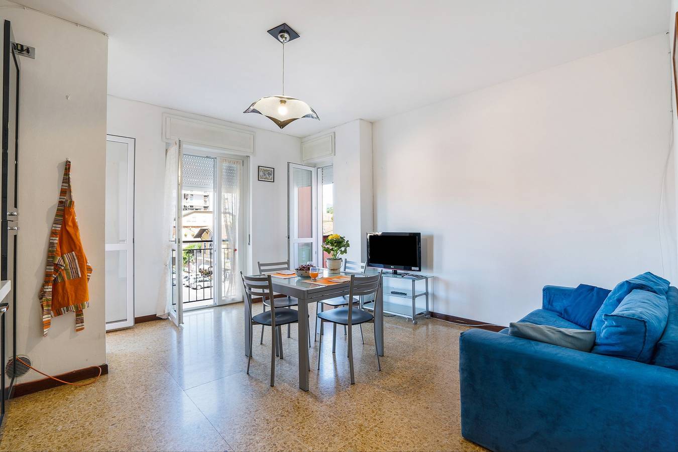 Ganze Wohnung, Ferienwohnung Iris Lago Maggiore mit Seeblick, Balkonen, Klimaanlage und Wlan in Angera, Comune di Angera