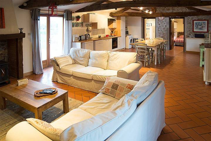 Gîte pour 7 personnes, avec terrasse ainsi que jardin et piscine dans les Deux-Sèvres - 4