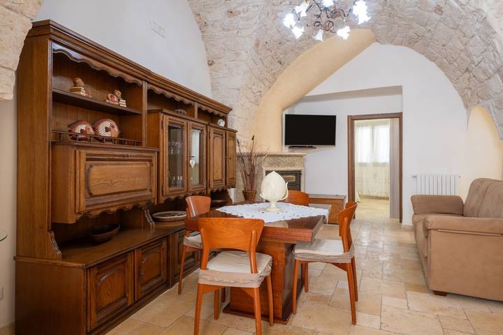 Entire apartment, Apartment 'La Dimora In Ostuni' with Air Conditioning in Ostuni, Salento