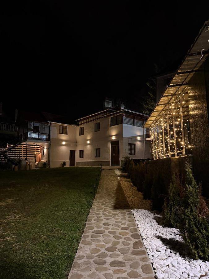 Gîte pour 4 personnes, avec jardin ainsi que vue et piscine à Sinaia - 4