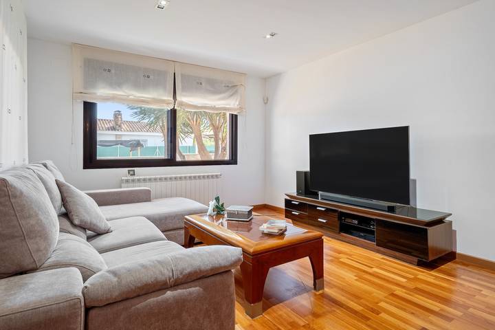Holiday Home 'La Mediterranea Village' with Mountain View, Wi-Fi and Air Conditioning in Albinyana, Penedes DO