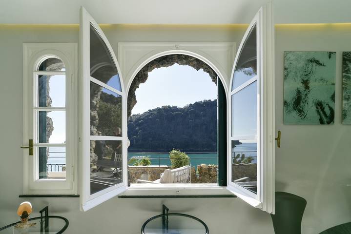 Gîte pour 6 personnes, avec balcon et jardin dans Paraggi